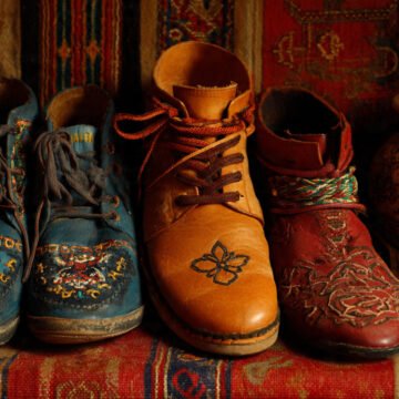 Traditional Shoes vs Western Footwear: What’s the Difference?